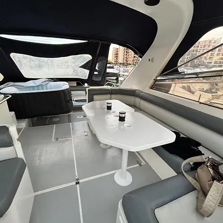 ספינת מלון Boat With Jacuzzi - Bateau Avec Jacuzzi מאנדליה-לה-נאפול