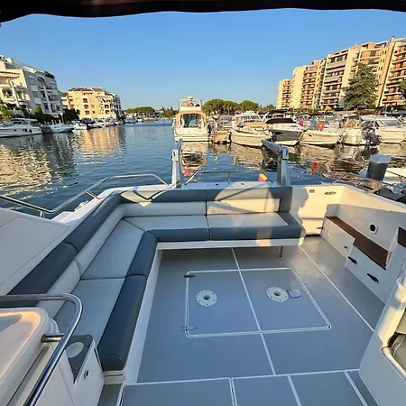 ספינת מלון Boat With Jacuzzi - Bateau Avec Jacuzzi