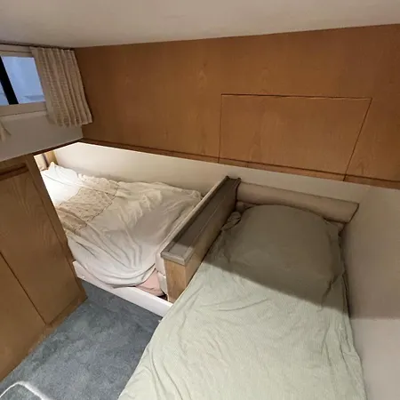 Boat With Jacuzzi - Bateau Avec Jacuzzi Tekne *