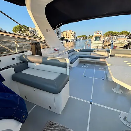 Ботель Boat With Jacuzzi - Bateau Avec Jacuzzi