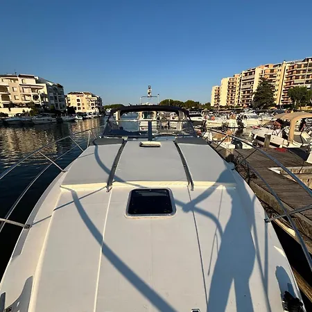 Ботель Boat With Jacuzzi - Bateau Avec Jacuzzi