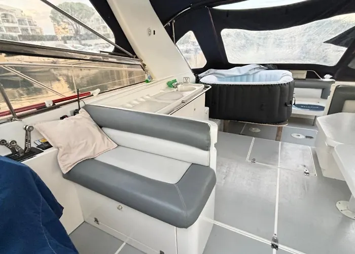 Boat With Jacuzzi - Bateau Avec Jacuzzi Ботель *