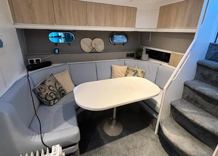 Ботель Boat With Jacuzzi - Bateau Avec Jacuzzi Мандельё-ла-Напуль