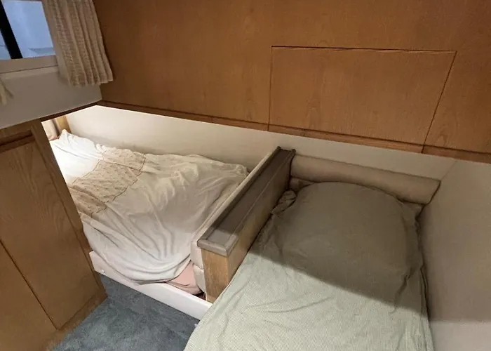 Boat With Jacuzzi - Bateau Avec Jacuzzi Ботель *