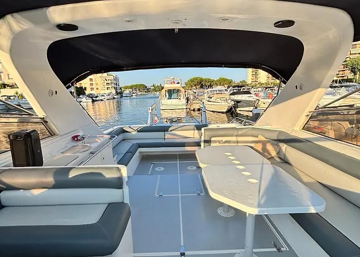 Boat With Jacuzzi - Bateau Avec Jacuzzi