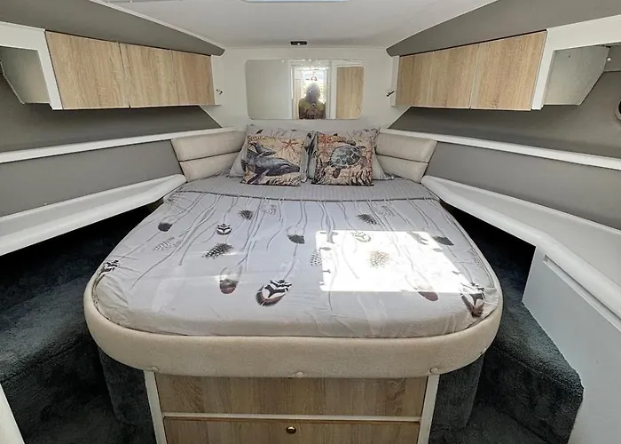 Boat With Jacuzzi - Bateau Avec Jacuzzi * Мандельё-ла-Напуль