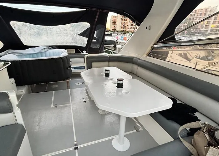 Ботель Boat With Jacuzzi - Bateau Avec Jacuzzi Мандельё-ла-Напуль
