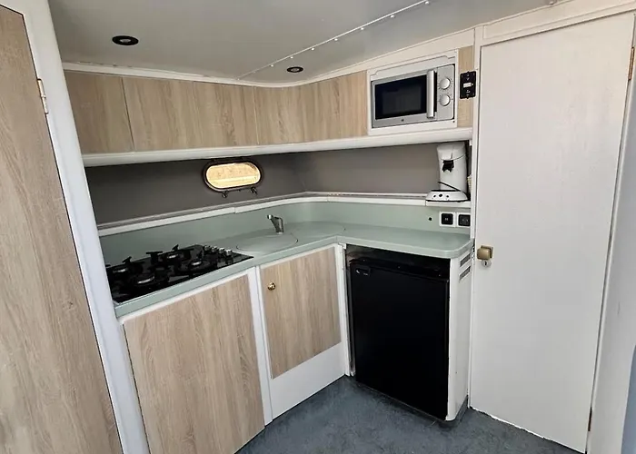Boat With Jacuzzi - Bateau Avec Jacuzzi Ботель *