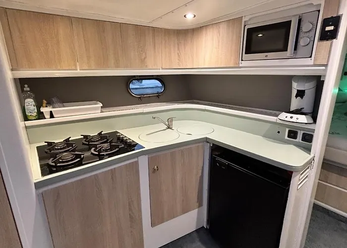 Boat With Jacuzzi - Bateau Avec Jacuzzi * Мандельё-ла-Напуль