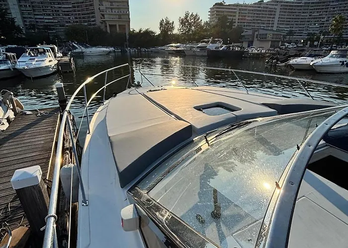 Boat With Jacuzzi - Bateau Avec Jacuzzi