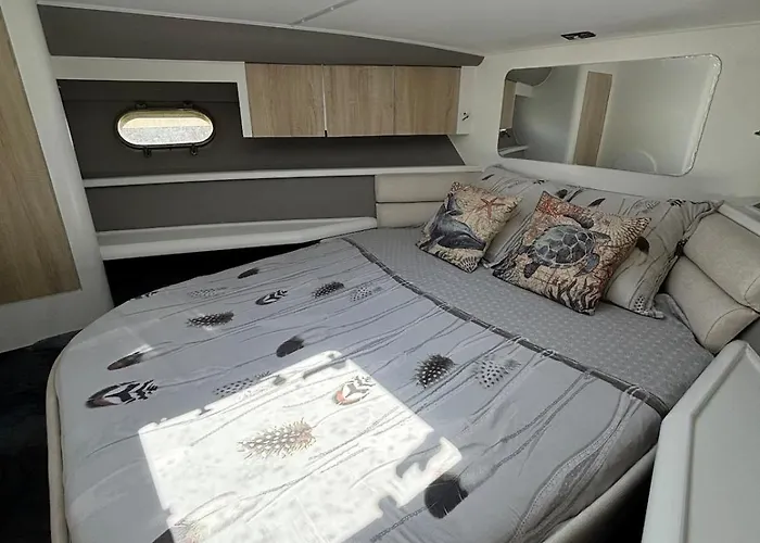 Boat With Jacuzzi - Bateau Avec Jacuzzi Ботель Мандельё-ла-Напуль