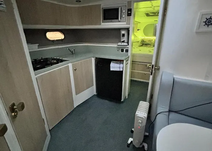 Ботель Boat With Jacuzzi - Bateau Avec Jacuzzi