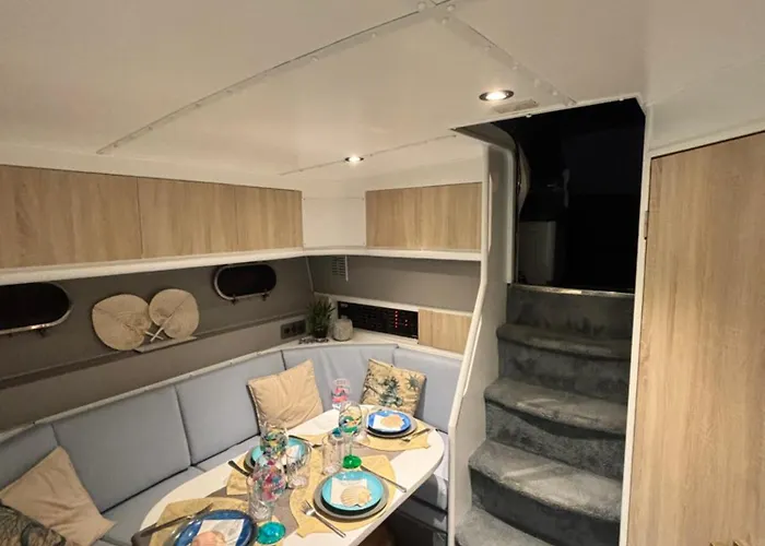 Ботель Boat With Jacuzzi - Bateau Avec Jacuzzi